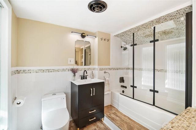 450 Ridgewood Avenue, Oakwood, OH 45409