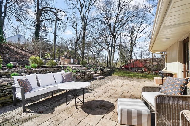 450 Ridgewood Avenue, Oakwood, OH 45409