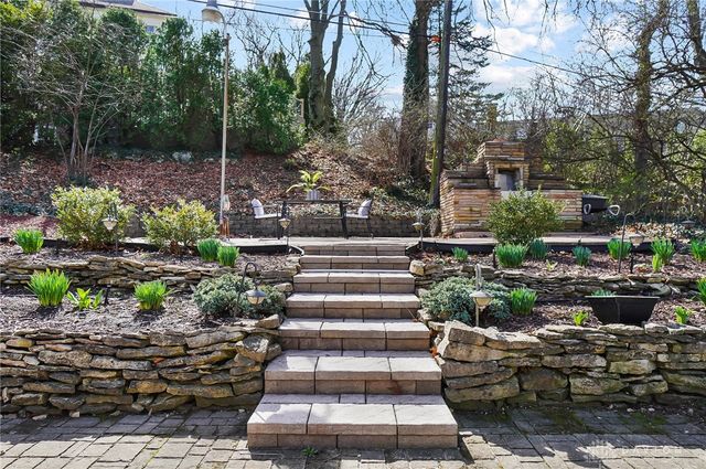 450 Ridgewood Avenue, Oakwood, OH 45409