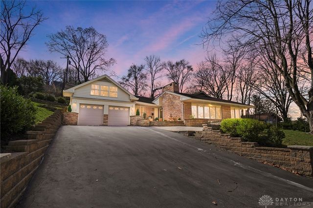 450 Ridgewood Avenue, Oakwood, OH 45409