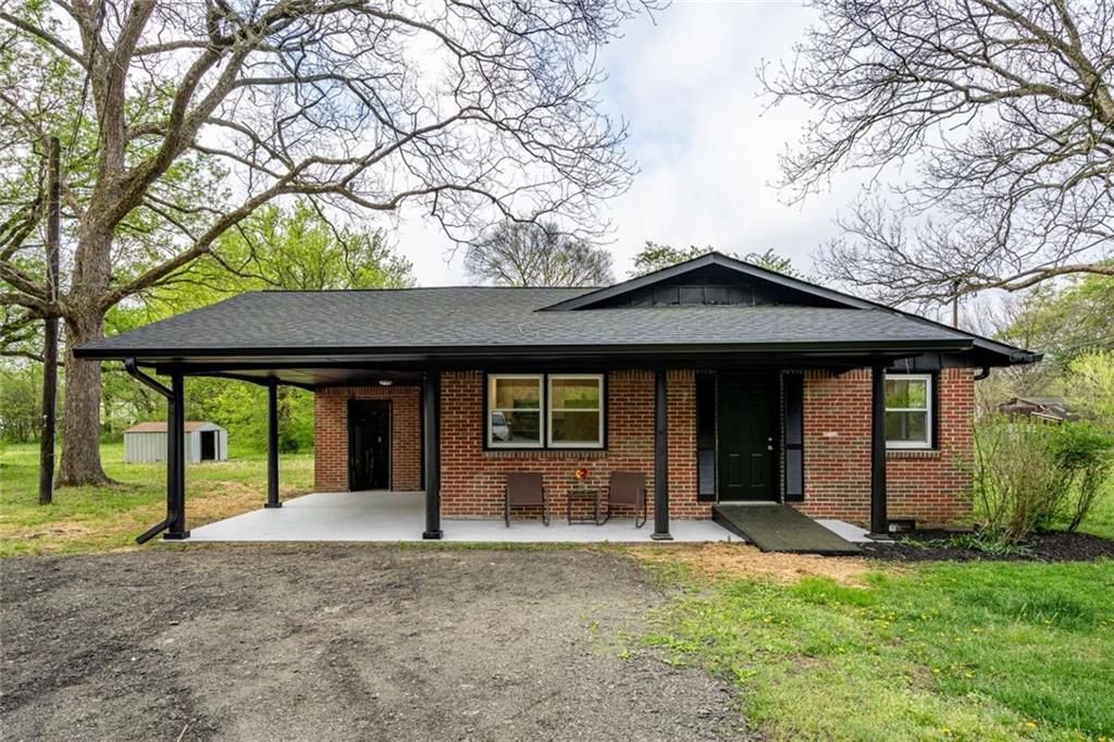 80 E Howard Street, Kingston, GA 30145