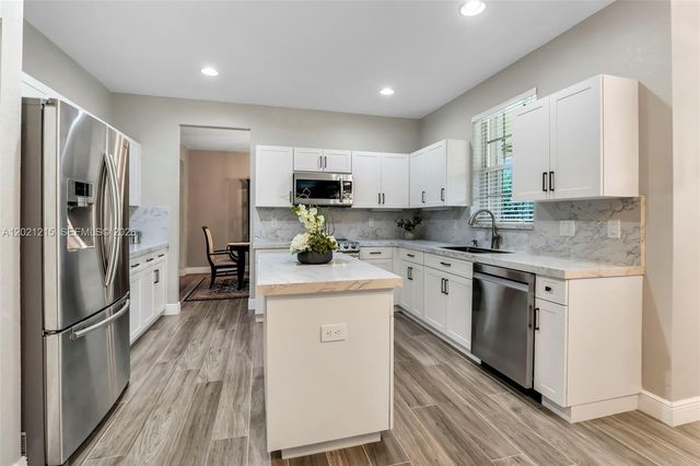 863 Vanda Ter, Weston, FL 33327