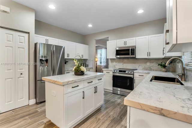 863 Vanda Ter, Weston, FL 33327