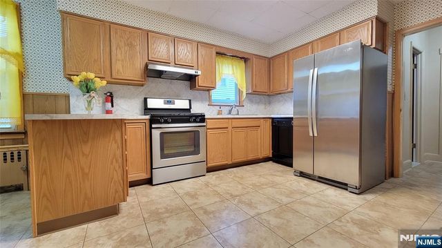 29 Magnolia Avenue, Kearny, NJ 07032