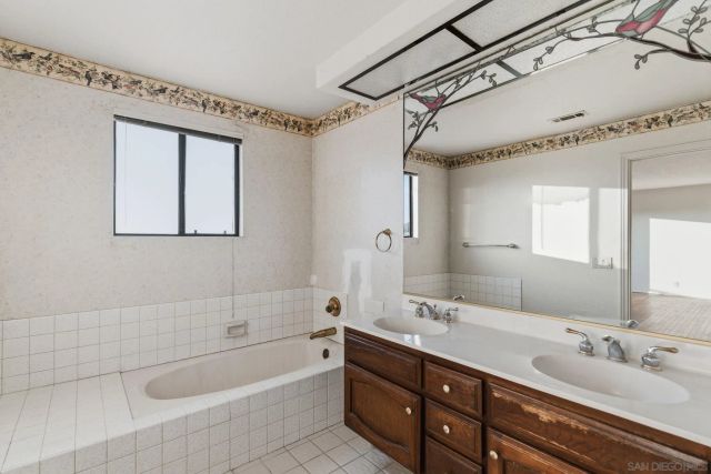 2767 Vista Del Oro, Carlsbad, CA 92009