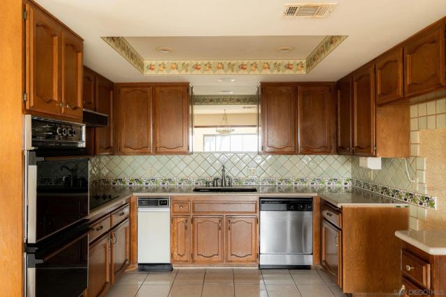 2767 Vista Del Oro, Carlsbad, CA 92009