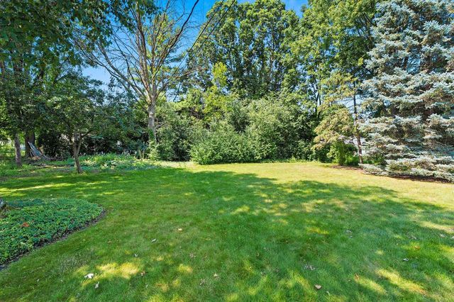 2407 S CLOVER LANE, Appleton, WI 54915
