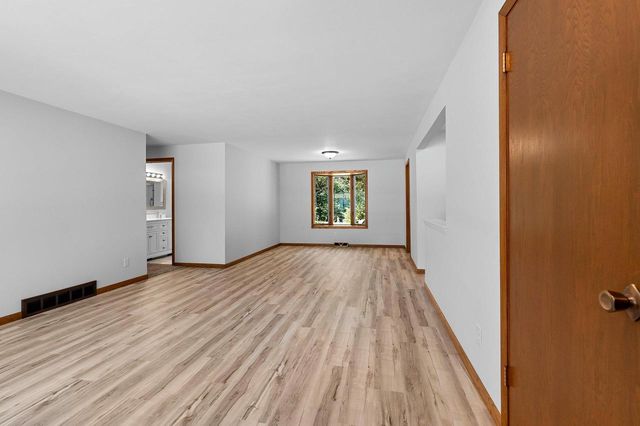 2407 S CLOVER LANE, Appleton, WI 54915