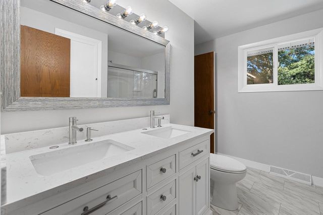 2407 S CLOVER LANE, Appleton, WI 54915