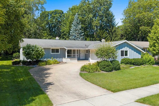 2407 S CLOVER LANE, Appleton, WI 54915