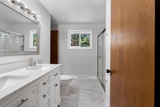 2407 S CLOVER LANE, Appleton, WI 54915