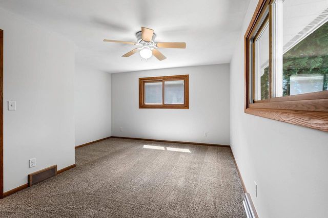2407 S CLOVER LANE, Appleton, WI 54915