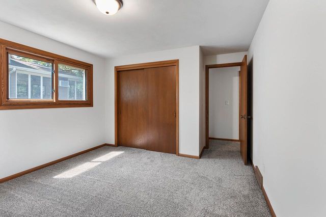 2407 S CLOVER LANE, Appleton, WI 54915