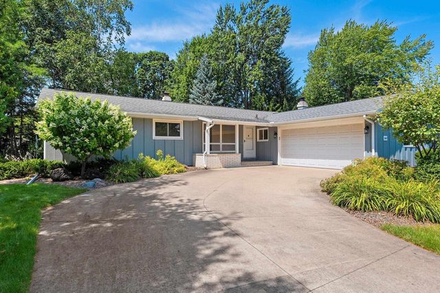 2407 S CLOVER LANE, Appleton, WI 54915