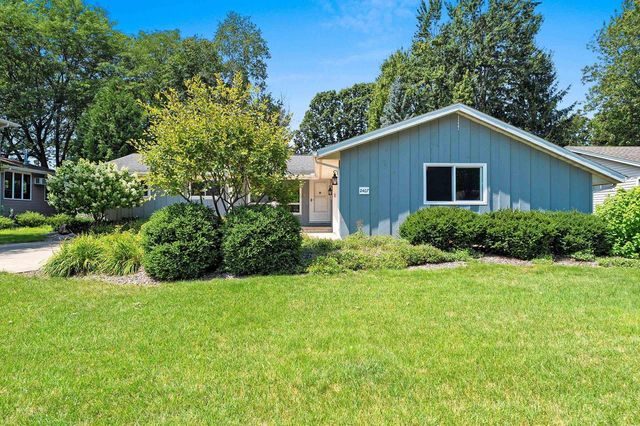 2407 S CLOVER LANE, Appleton, WI 54915