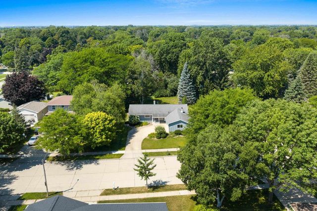 2407 S CLOVER LANE, Appleton, WI 54915
