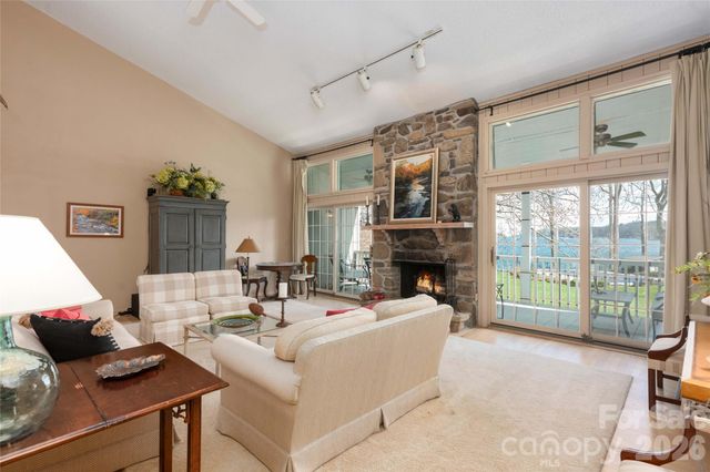24 E Toxaway Shores Road 20, Lake Toxaway, NC 28747