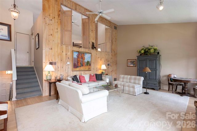24 E Toxaway Shores Road 20, Lake Toxaway, NC 28747