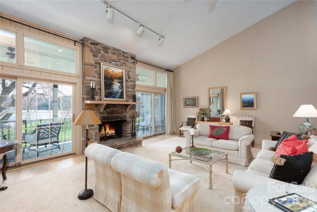 24 E Toxaway Shores Road 20, Lake Toxaway, NC 28747