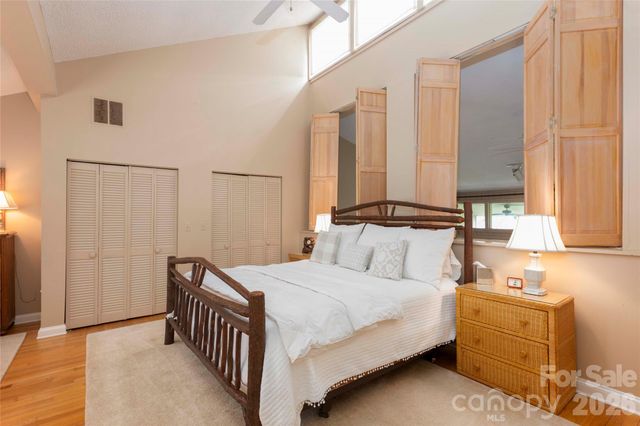 24 E Toxaway Shores Road 20, Lake Toxaway, NC 28747