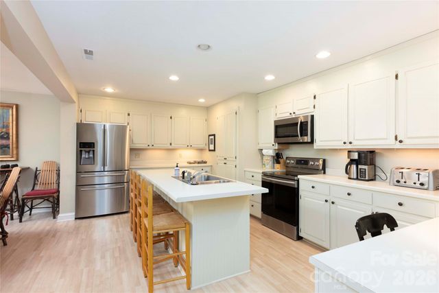 24 E Toxaway Shores Road 20, Lake Toxaway, NC 28747