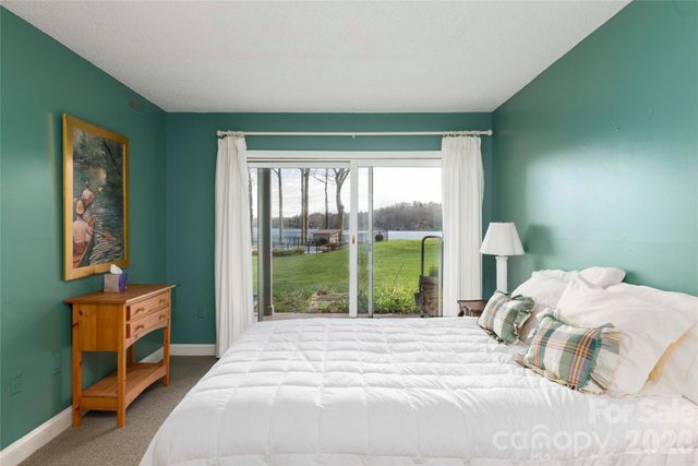 24 E Toxaway Shores Road 20, Lake Toxaway, NC 28747