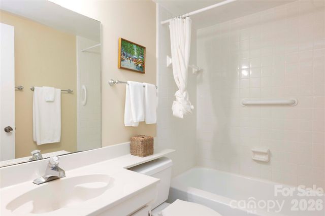 24 E Toxaway Shores Road 20, Lake Toxaway, NC 28747