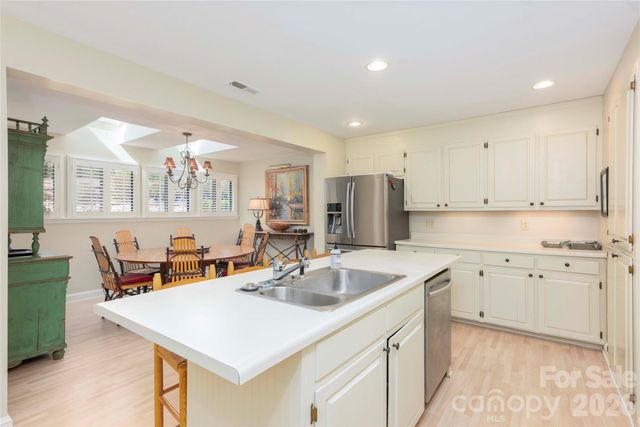 24 E Toxaway Shores Road 20, Lake Toxaway, NC 28747