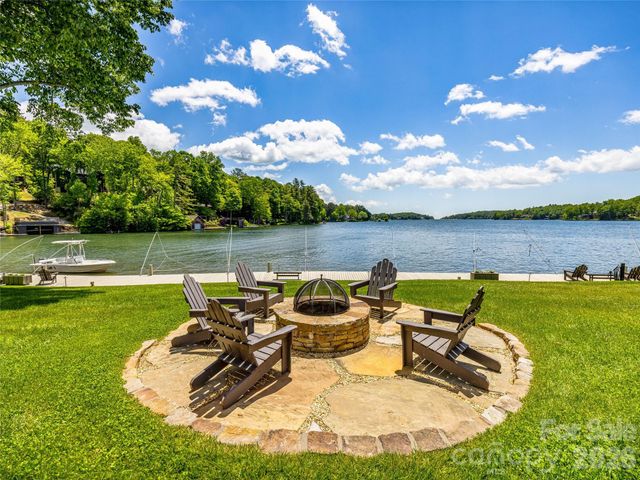 24 E Toxaway Shores Road 20, Lake Toxaway, NC 28747