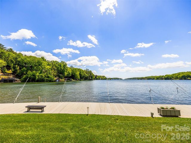 24 E Toxaway Shores Road 20, Lake Toxaway, NC 28747