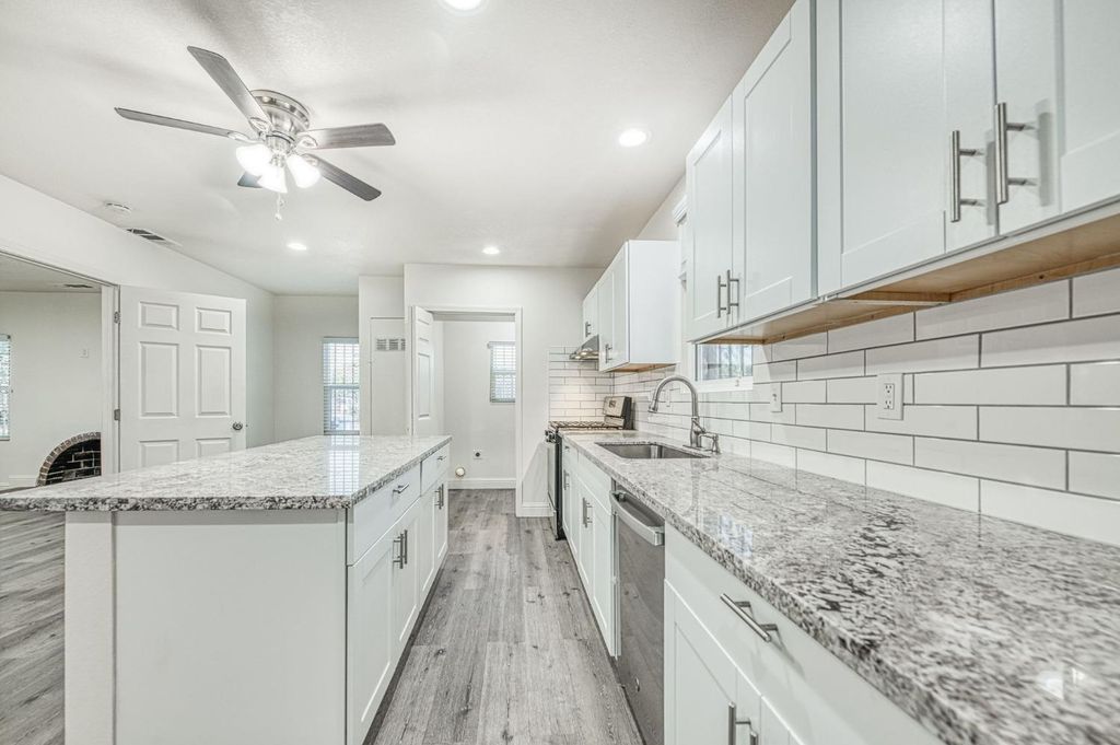 Image 15 of property listing at 332 E Shields Avenue, Fresno, CA 93704
