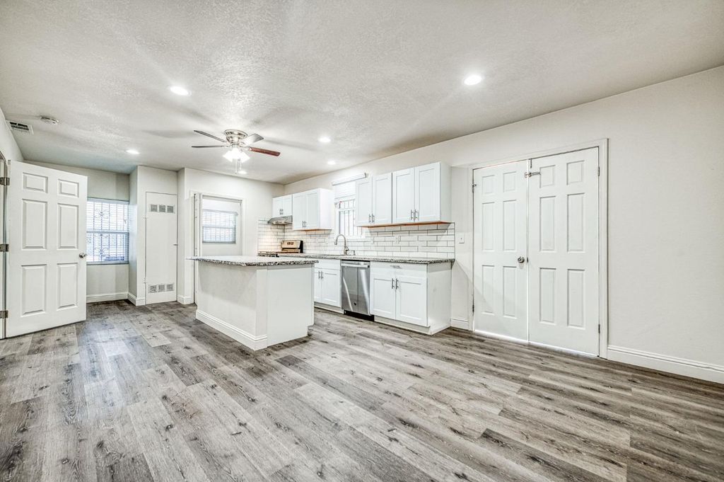 Image 17 of property listing at 332 E Shields Avenue, Fresno, CA 93704