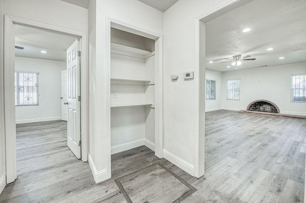 Image 22 of property listing at 332 E Shields Avenue, Fresno, CA 93704