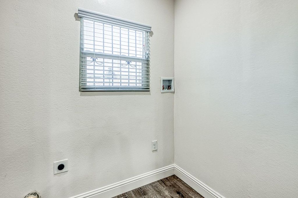 Image 23 of property listing at 332 E Shields Avenue, Fresno, CA 93704