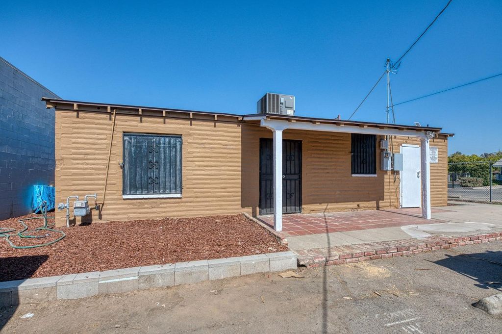 Image 24 of property listing at 332 E Shields Avenue, Fresno, CA 93704