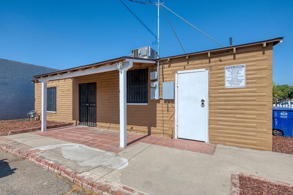 Image 25 of property listing at 332 E Shields Avenue, Fresno, CA 93704