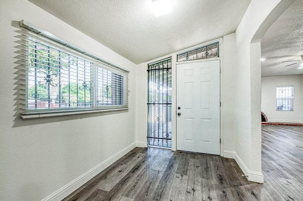 Image 6 of property listing at 332 E Shields Avenue, Fresno, CA 93704