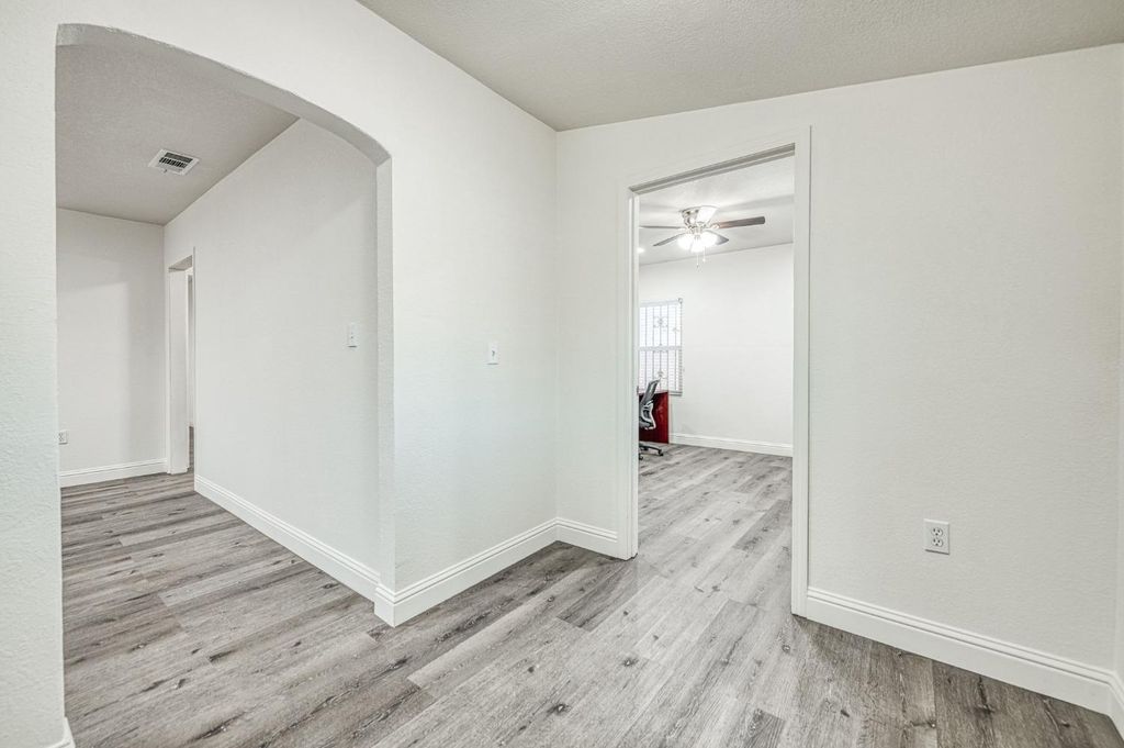 Image 7 of property listing at 332 E Shields Avenue, Fresno, CA 93704
