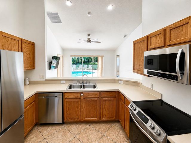 320 PARADISE WOODS PLACE, Davenport, FL 33896