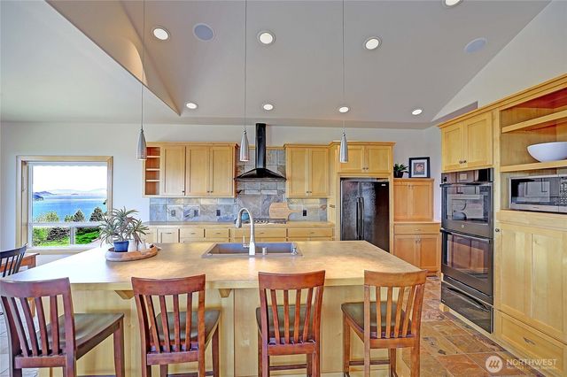 1081 Morgan Way, Camano Island, WA 98282