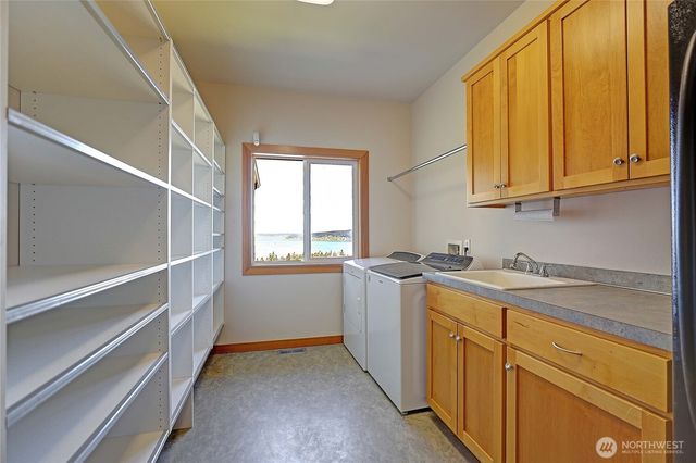 1081 Morgan Way, Camano Island, WA 98282