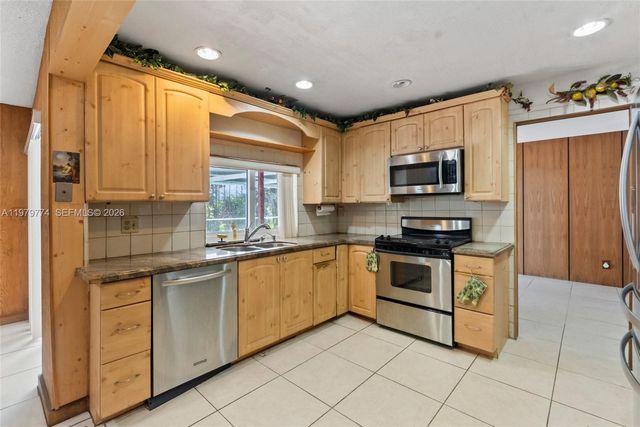 8310 SW 26th Pl, Davie, FL 33328