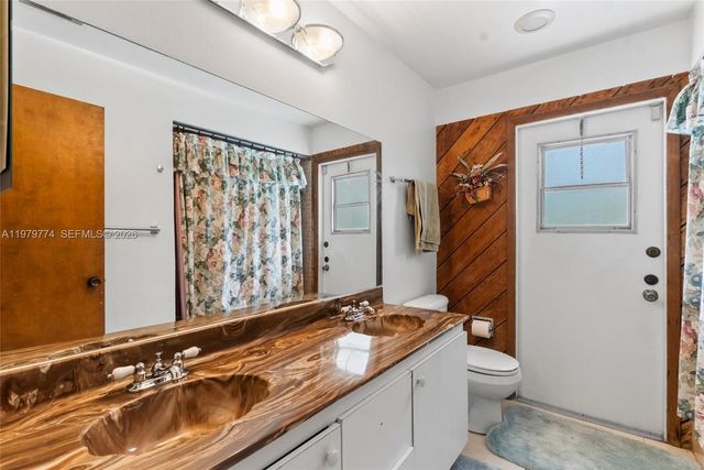 8310 SW 26th Pl, Davie, FL 33328