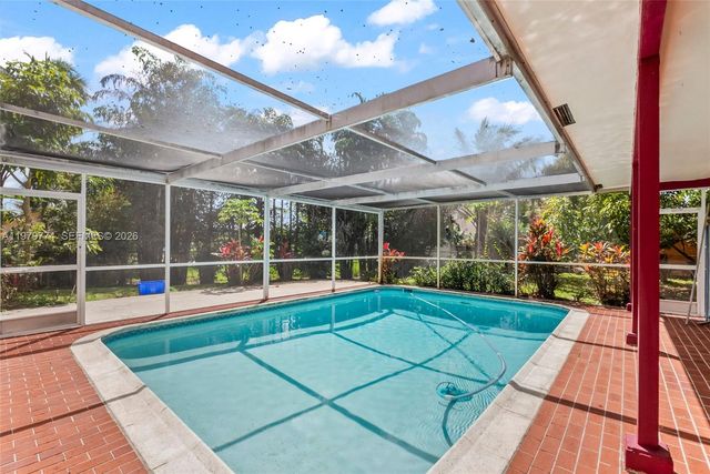 8310 SW 26th Pl, Davie, FL 33328