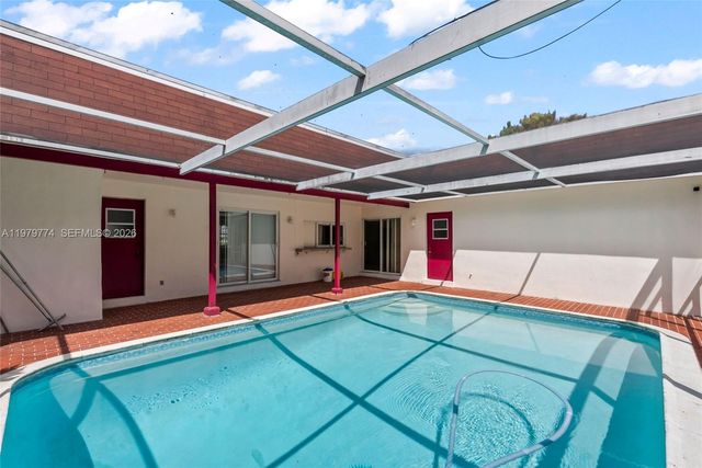 8310 SW 26th Pl, Davie, FL 33328