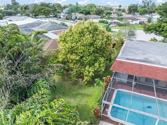 8310 SW 26th Pl, Davie, FL 33328