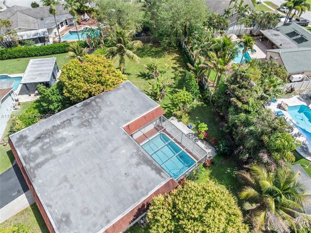 8310 SW 26th Pl, Davie, FL 33328