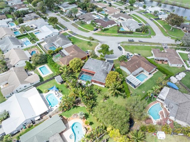 8310 SW 26th Pl, Davie, FL 33328