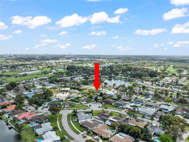 8310 SW 26th Pl, Davie, FL 33328