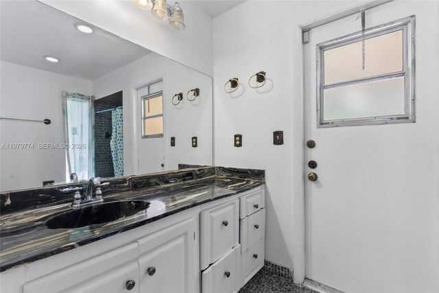 8310 SW 26th Pl, Davie, FL 33328